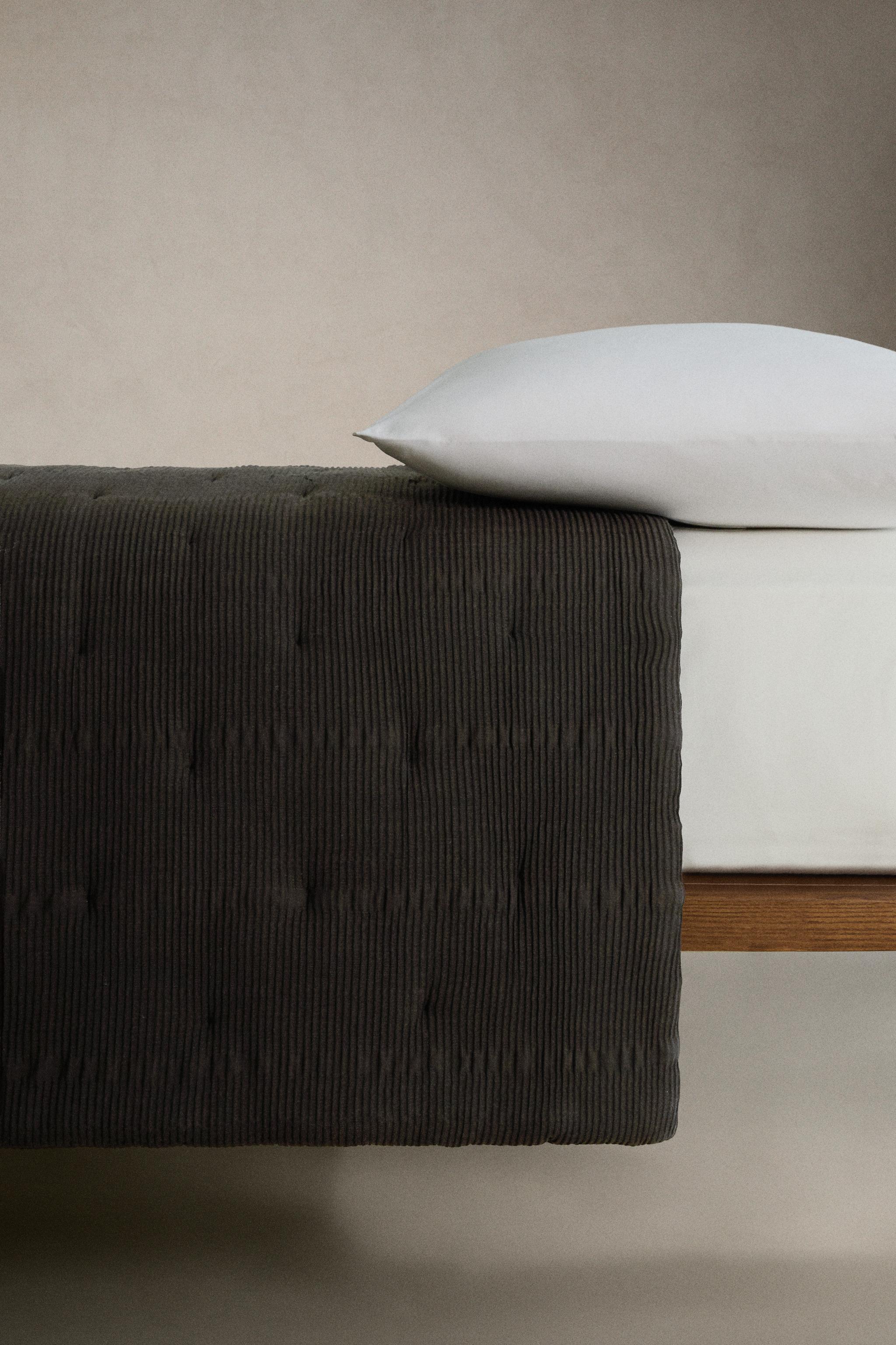 COTTON GATHERED QUILT